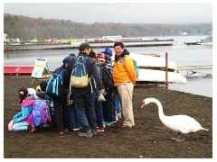 富士学園　白鳥とともに、集合写真.jpg