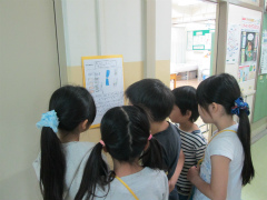 1-1生活科　2年生との学校探検.jpg