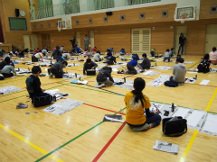 体育館で席書会.jpg
