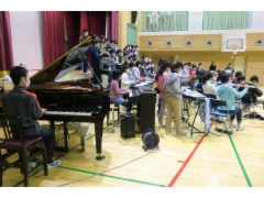 音楽朝会　学年での合奏伴奏２.jpg