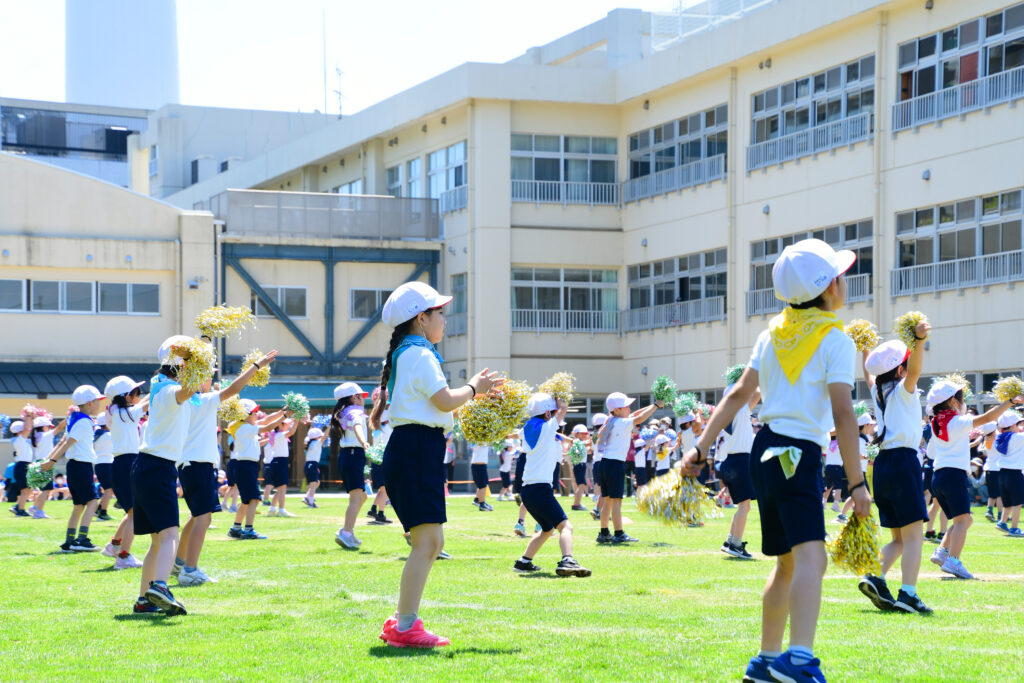 あさがおの花を使って色水をつくりました！