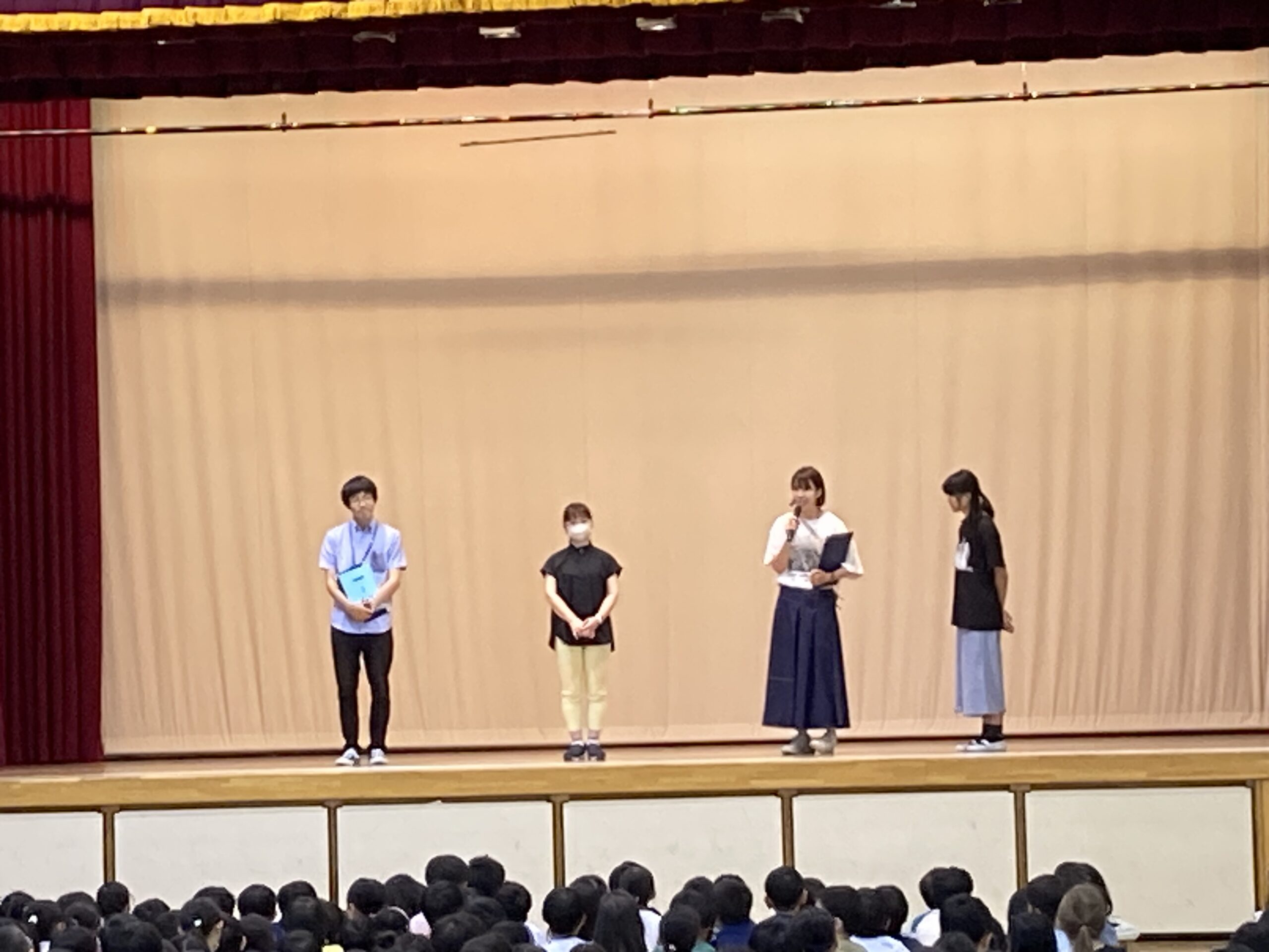 本当のことを言っている先生はどの先生？集会